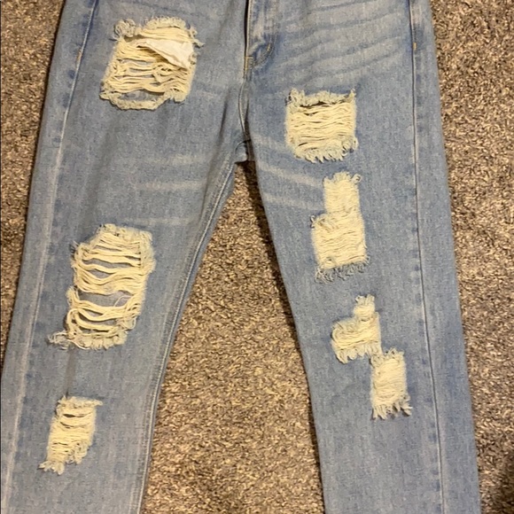 Brandy Melville Distressed Boyfriend Jean Size S - Picture 8 of 9
